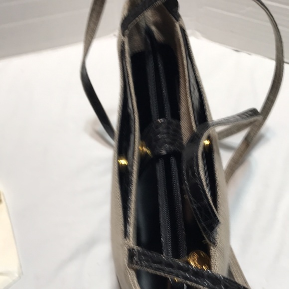 Retta Wollfe genuine alligator and cloth made in Italy shoulder bucket bag. - Picture 5 of 13